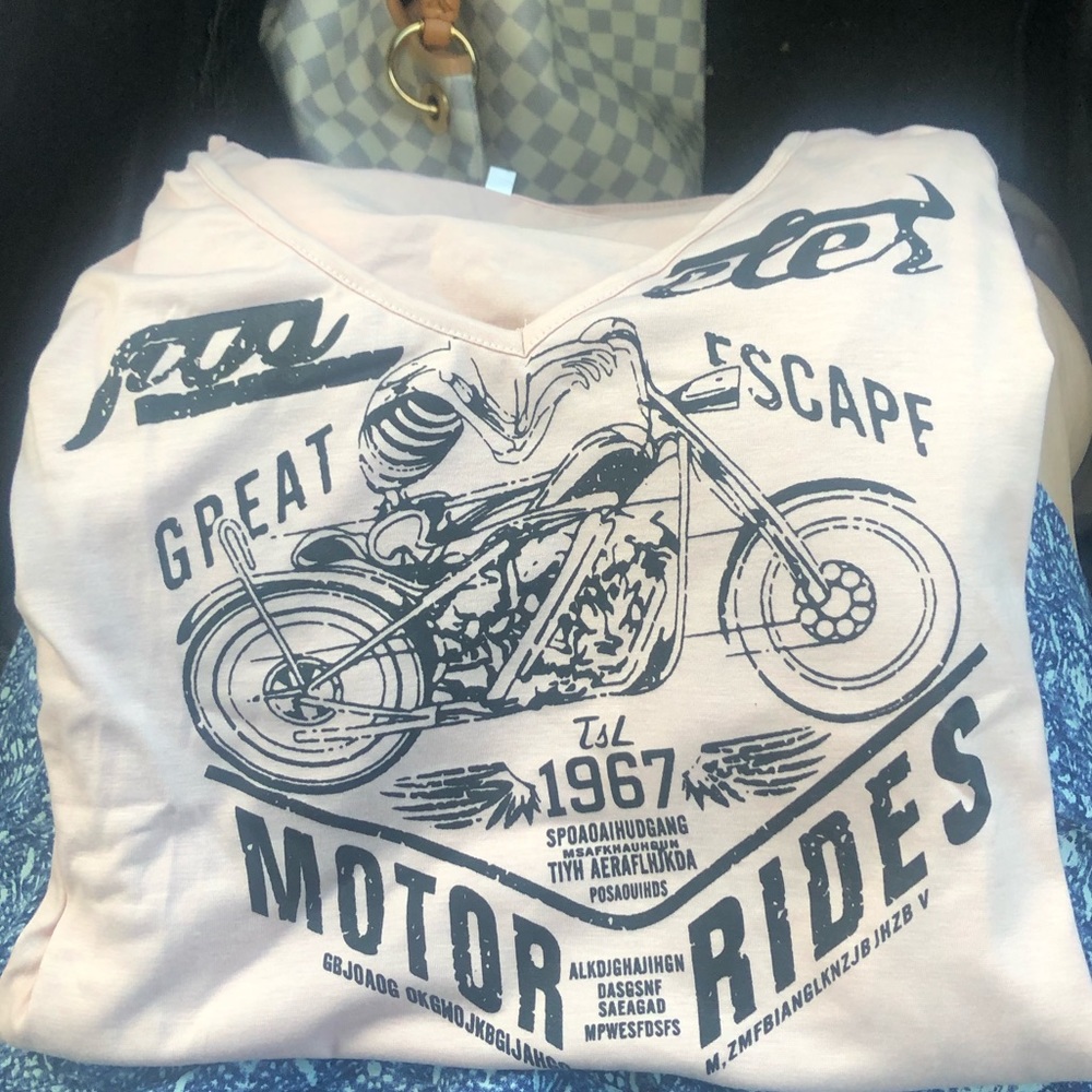 MOTO V NECK GRAPHIC TEE.NWT - Picture 5 of 5